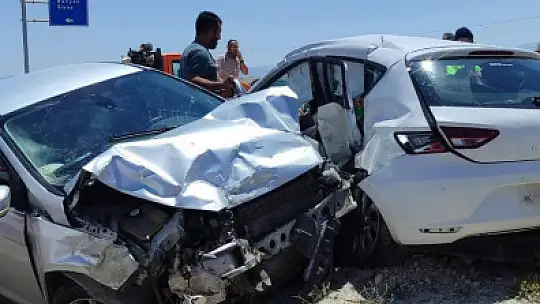 Kayseri'de feci kaza: 2 ölü, 9 yaralı