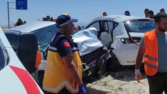 Kayseri'de feci kaza: 2 ölü, 9 yaralı