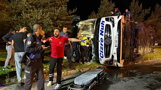 Kayseri'de feci kaza: Yolcu otobüsü ile yakıt tankeri taşıyan tır çarpıştı: Yaklaşık 30 yaralı