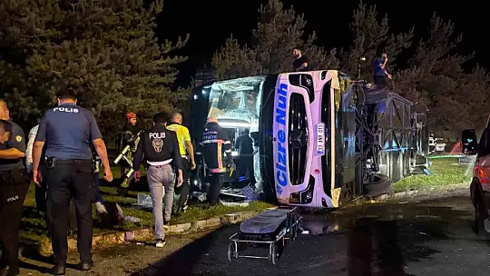 Kayseri'de feci kaza: Yolcu otobüsü ile yakıt tankeri taşıyan tır çarpıştı: Yaklaşık 30 yaralı