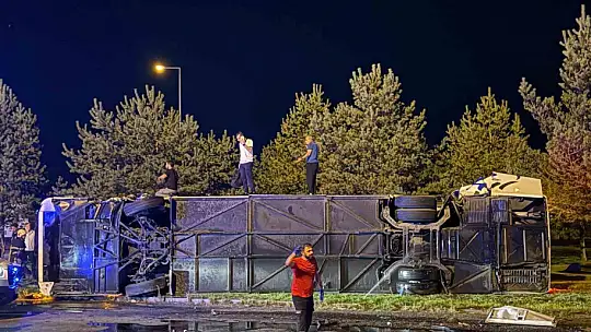 Kayseri'de feci kaza: Yolcu otobüsü ile yakıt tankeri taşıyan tır çarpıştı: Yaklaşık 30 yaralı
