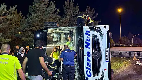 Kayseri'de feci kaza: Yolcu otobüsü ile yakıt tankeri taşıyan tır çarpıştı: Yaklaşık 30 yaralı