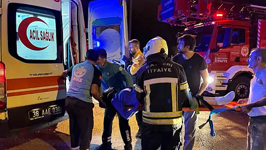 Kayseri'de feci kaza: Yolcu otobüsü ile yakıt tankeri taşıyan tır çarpıştı: Yaklaşık 30 yaralı