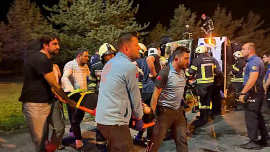 Kayseri'de feci kaza: Yolcu otobüsü ile yakıt tankeri taşıyan tır çarpıştı: Yaklaşık 30 yaralı
