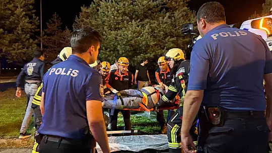 Kayseri'de feci kaza: Yolcu otobüsü ile yakıt tankeri taşıyan tır çarpıştı: Yaklaşık 30 yaralı