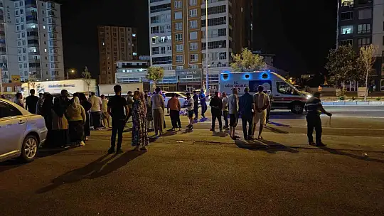 Kayseri'de feci kaza... Yolun karşısına geçen yayaya peş peşe 2 otomobil çarptı: 1 ölü