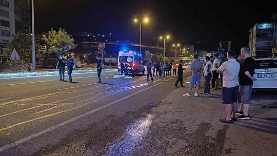 Kayseri'de feci kaza... Yolun karşısına geçen yayaya peş peşe 2 otomobil çarptı: 1 ölü