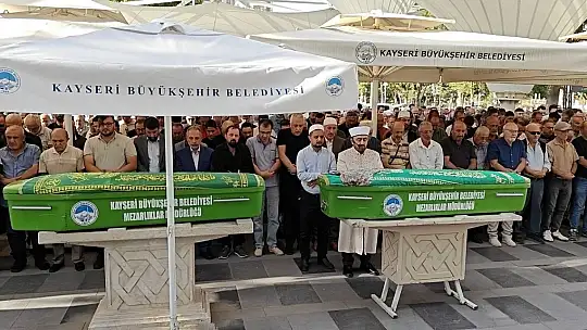 Kayseri'de feci kazada hayatını kaybeden anne-oğul toprağa verildi