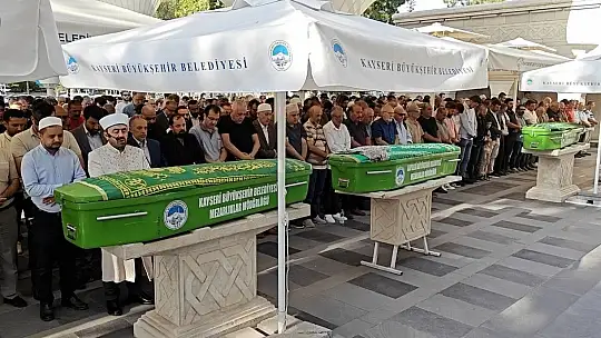 Kayseri'de feci kazada hayatını kaybeden anne-oğul toprağa verildi