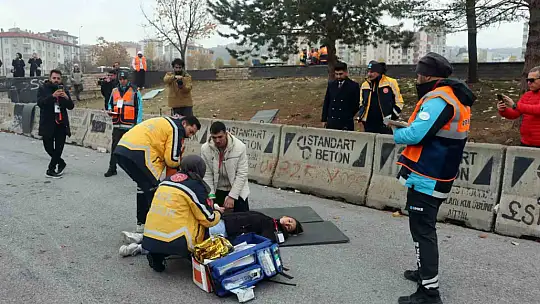 Kayseri'de film gibi otobüs kazası tatbikatı