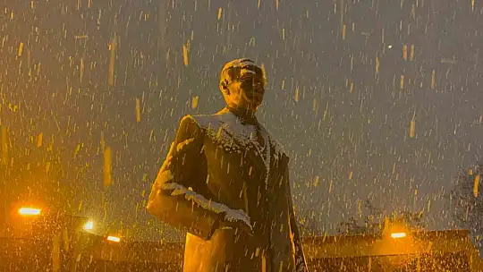 Kayseri'de gece saatlerinde başlayan kar yağışı kenti beyaza bürüdü