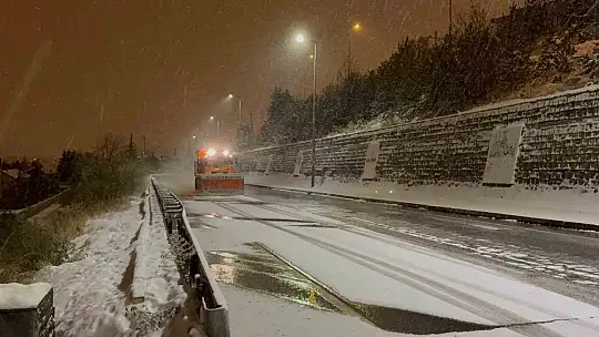 Kayseri'de gece saatlerinde başlayan kar yağışı kenti beyaza bürüdü