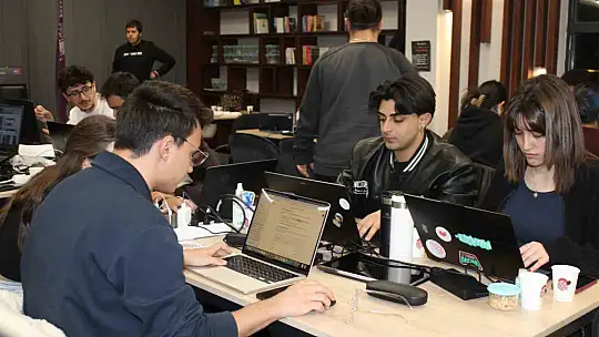 Kayseri'de gençleri uzayla buluşturan TUA Astro Hackathon Yarışması başladı