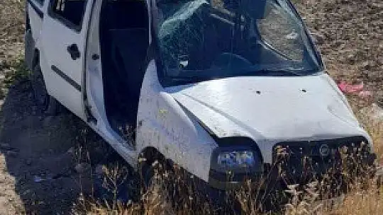 Kayseri'de hafif ticari araç şarampole devrildi: 1 ölü, 1'i ağır 2 yaralı