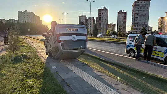 Kayseri'de hafif ticari araç takla attı: 1 yaralı