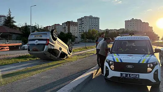 Kayseri'de hafif ticari araç takla attı: 1 yaralı