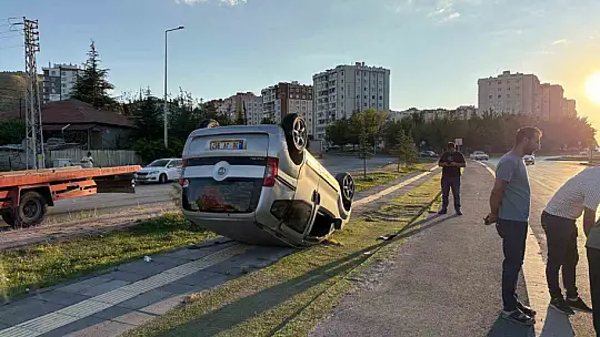 Kayseri'de hafif ticari araç takla attı: 1 yaralı
