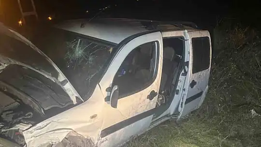 Kayseri'de hafif ticari araçla otomobil kafa kafaya çarpıştı: 2 yaralı