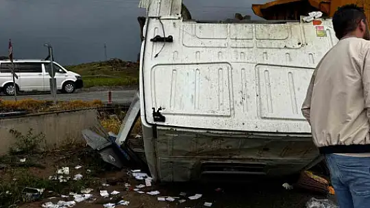 Kayseri'de hafriyat kamyonu ile lokomotif çarpıştı: 2 yaralı