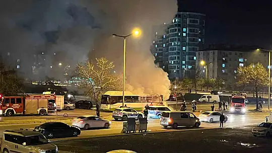 Kayseri'de halk otobüsü alev aldı