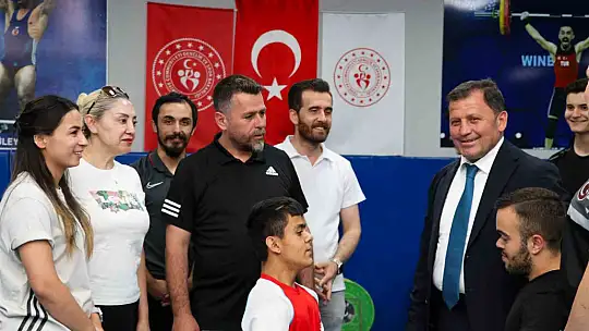 Kayseri'de haltercilere yeni ekipman desteği