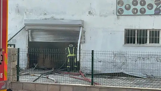 Kayseri'de hırdavat dükkanındaki yangın fabrikaya sıçradı