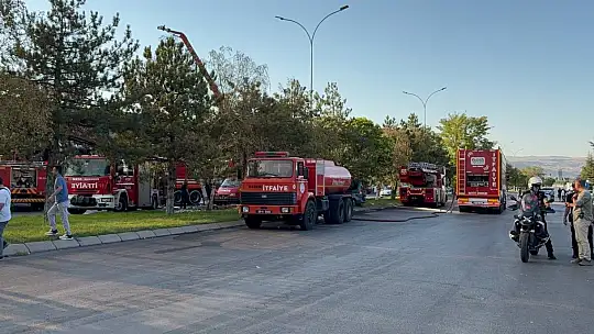 Kayseri'de hırdavat dükkanındaki yangın fabrikaya sıçradı