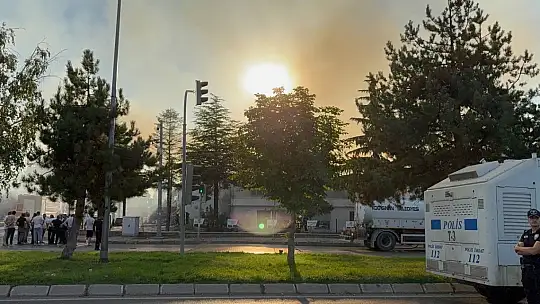 Kayseri'de hırdavat dükkanındaki yangın fabrikaya sıçradı