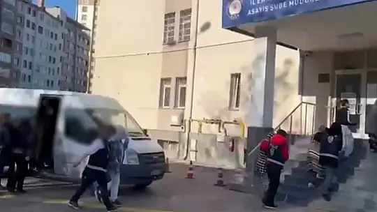 Kayseri'de hırsızlık suçlarından aranan şahıslara eş zamanlı operasyon: 14 gözaltı