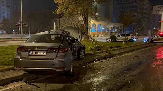 Kayseri'de iki otomobil çarpıştı: 1'i ağır 3 yaralı