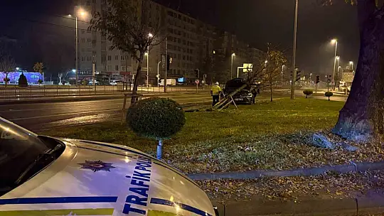 Kayseri'de iki otomobil çarpıştı: 1'i ağır 3 yaralı