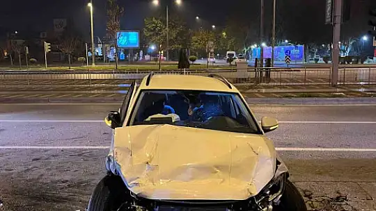 Kayseri'de iki otomobil çarpıştı: 1'i ağır 3 yaralı