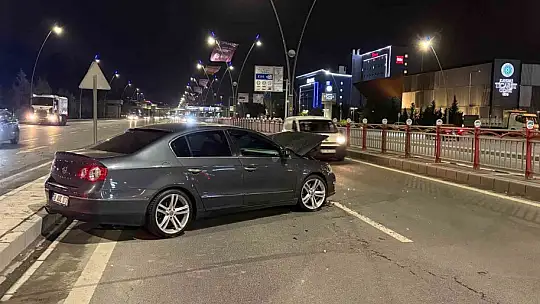 Kayseri'de iki otomobil çarpıştı: 1 yaralı