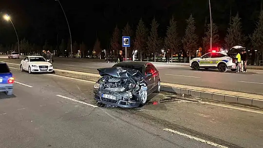 Kayseri'de iki otomobil çarpıştı: 1 yaralı