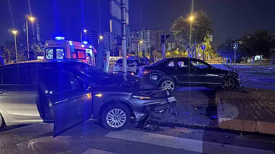 Kayseri'de iki otomobil çarpıştı: 1 yaralı