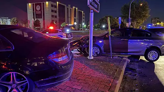 Kayseri'de iki otomobil çarpıştı: 1 yaralı