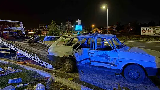 Kayseri'de iki otomobil çarpıştı: 4 yaralı