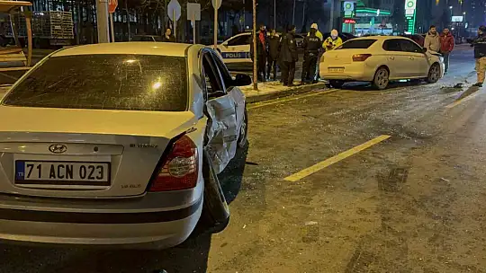 Kayseri'de iki otomobilin çarpıştığı kazada 3 kişi yaralandı