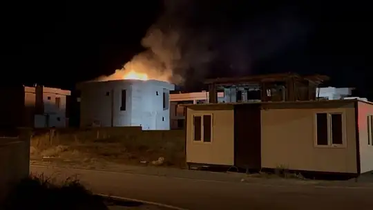 Kayseri'de inşaat halindeki villanın çatı kısmında çıkan yangın söndürüldü