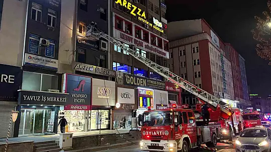 Kayseri'de iş merkezinde çıkan yangın söndürüldü