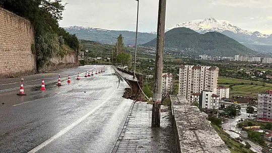 Kayseri'de istinat duvarı çöktü, bir ev zarar gördü