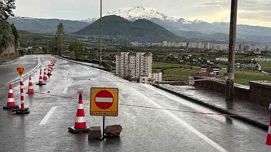 Kayseri'de istinat duvarı çöktü, bir ev zarar gördü
