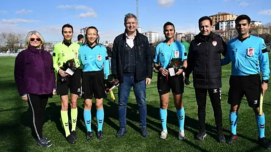 Kayseri'de kadın hakemlere 8 Mart jesti