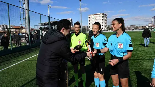 Kayseri'de kadın hakemlere 8 Mart jesti