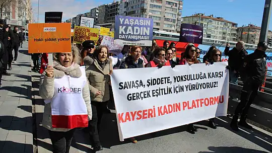 Kayseri'de kadınlar kadın hakları için yürüdü