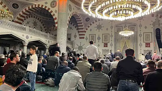 Kayseri'de Kadir Gecesi dualarla idrak edildi