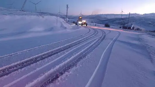Kayseri'de kapanan 126 yol ulaşıma açıldı