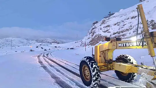 Kayseri'de kapanan 126 yol ulaşıma açıldı