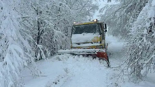 Kayseri'de kar temizleme ve tuzlama çalışması devam ediyor