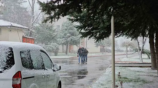 Kayseri'de kar ve şiddetli rüzgar